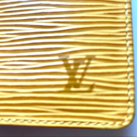 LOUIS VUITTON WALLET ON CHAIN❤️ - Picture 3 of 17